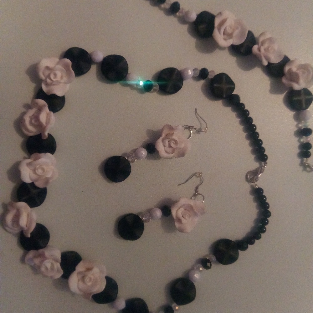 3pc Jewelry Set incl Necklace, bracelet & earrings